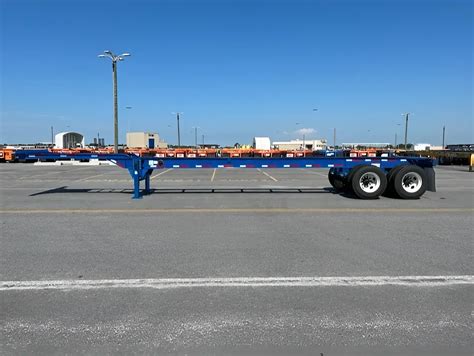 Detalle de los bloqueos de contenedores en un chasis