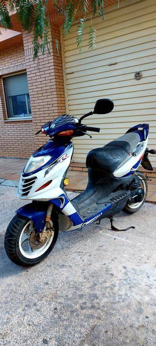 Diseño deportivo de la Suzuki Katana 49cc