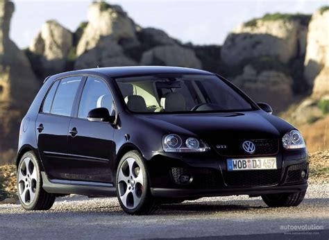 Volkswagen Golf V GTI en un circuito