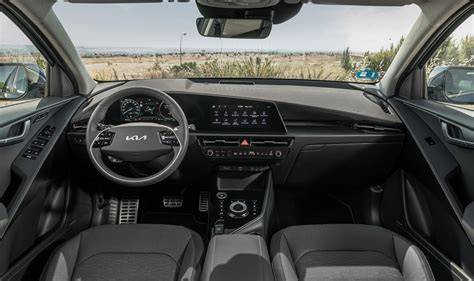 Interior organizado de un Kia Niro con accesorios