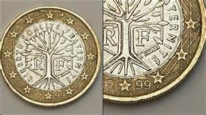 Diseño de moneda de 1 euro y moneda conmemorativa lado a lado