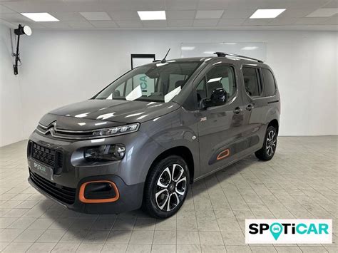 Citroën Berlingo Talla M en un entorno urbano