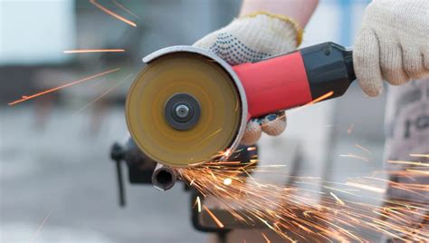 Diagrama mostrando la diferencia entre un corte con disco afilado y uno con disco desafilado