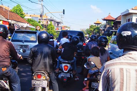 Tráfico de motocicletas en Bali