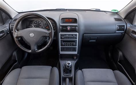 Opel Astra G interior con volante