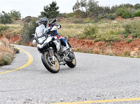 Imagen de un neumático Continental ContiTrailAttack 3 montado en una BMW GS