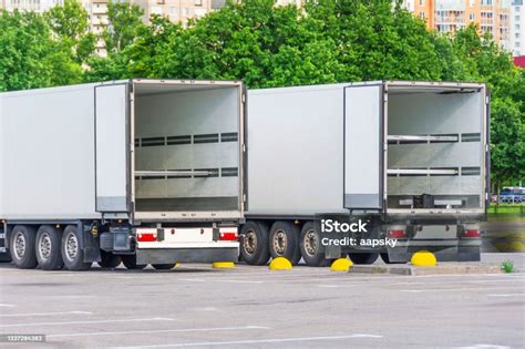 Remolque de carga vacío