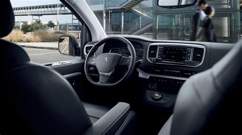 Interior Peugeot Traveller puesto de conducción