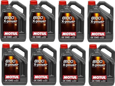 Variedad de botellas de aceite de motor