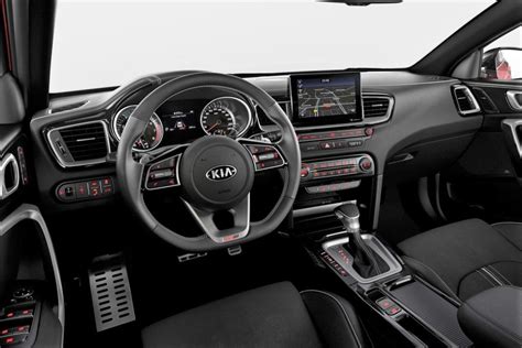 Interior de un Kia ProCeed Compact 2013 mostrando los asientos