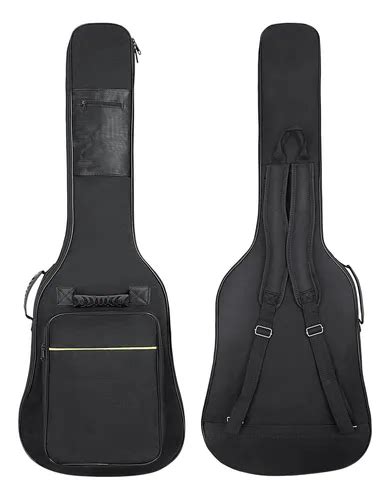 guitarra siendo transportada en funda blanda