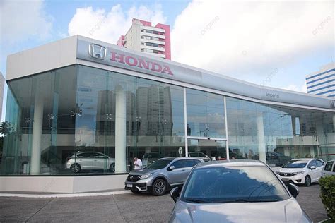 Fachada de un concesionario de automóviles