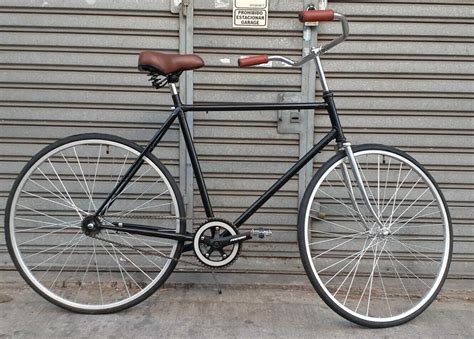 Bicicleta urbana de estilo retro con freno contrapedal