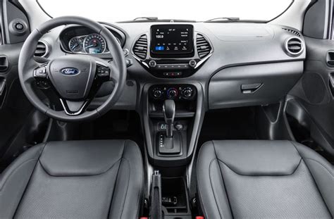 Interior de Ford Ka con pantalla de infoentretenimiento