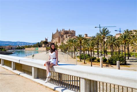 Fachada de la oficina de Automóviles Coll en Palma de Mallorca