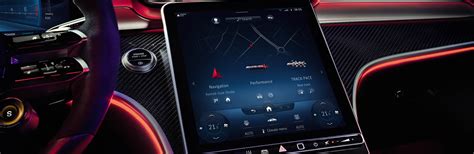 Interior de un Mercedes-AMG Clase A con asientos deportivos y pantalla MBUX