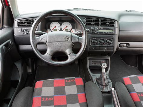 Interior de un Volkswagen Golf GTI Serie 3