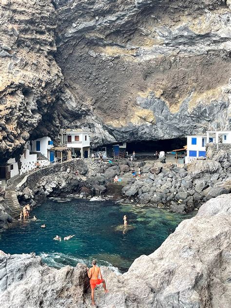 Piscina natural frente a las casas de Porís de Candelaria
