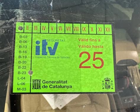 Ilustración de un coche en un centro de ITV