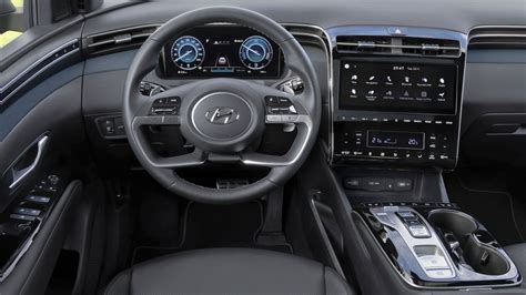 Interior del Hyundai Tucson con doble pantalla