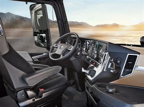 Infografía mostrando los sistemas de seguridad del Mercedes-Benz Actros