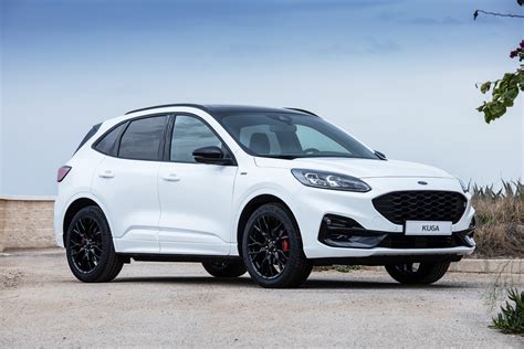 Ford Kuga de diferentes generaciones