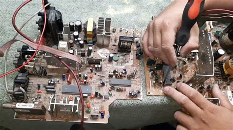 Componentes internos de un televisor