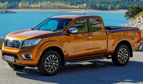 Imagen de un faro de Nissan Navara