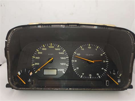 Imagen de un cuadro de instrumentos de SEAT León con información adicional activada