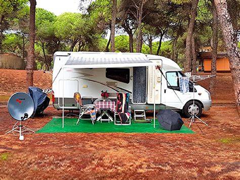 Autocaravana en un camping escocés