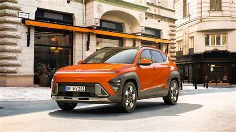 Hyundai Kona en un paisaje urbano