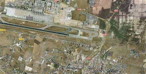 Vista aérea del Aeropuerto de Alicante-El Altet con el aparcamiento Eco Parking en las proximidades