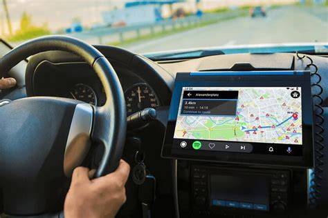 Mapa de navegación GPS en una pantalla de coche
