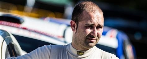 Víctor Senra celebrando una victoria en el Campeonato Gallego