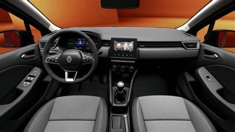 Renault Clio interior con conector OBD visible