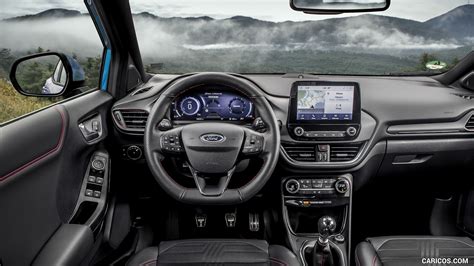 Ford Puma interior con pantallas digitales