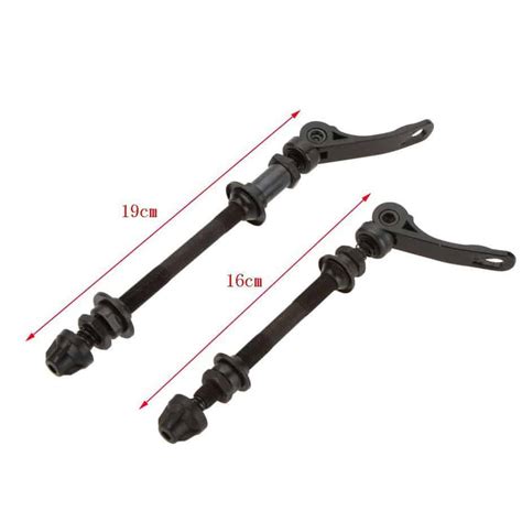 Diagrama comparativo de ejes pasantes y cierres rápidos en bicicletas