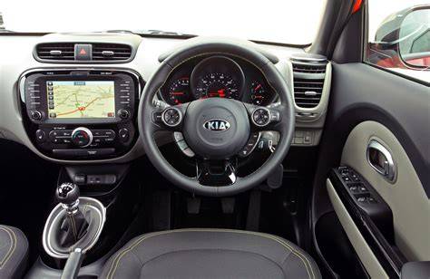 Interior Kia Soul 2017 con pantalla táctil