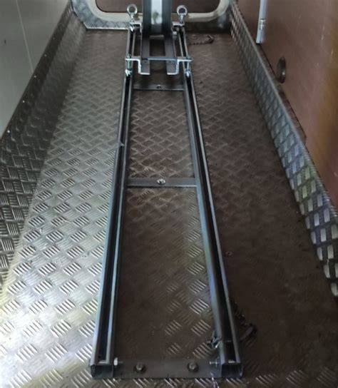Detalle de un portamotos de alta calidad
