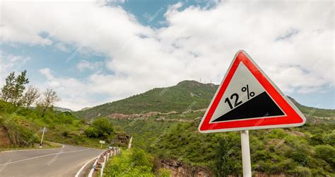 Suzuki Samurai en una pendiente pronunciada