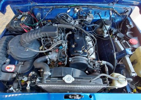 Motor de Suzuki Samurai con 4 carburadores de moto