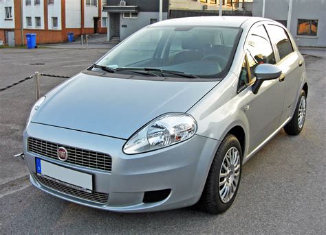 Fiat Grande Punto 2005 exterior