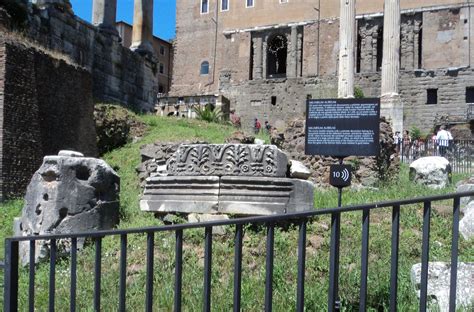 Recreación del Milliarium Aureum en el Foro Romano