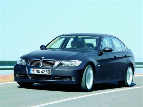 Curva en carretera de un BMW Serie 3 E90