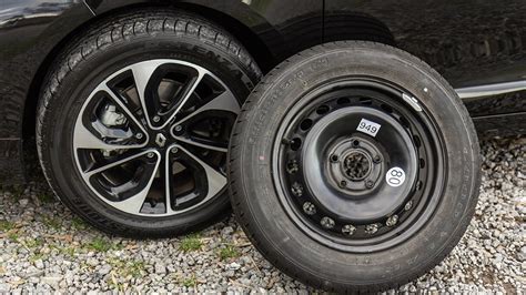 Colocación de rueda de auxilio