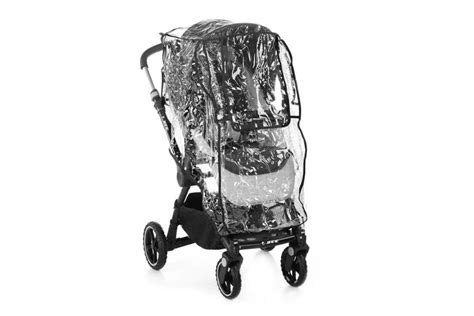 Bebé protegido con burbuja de lluvia en su carrito