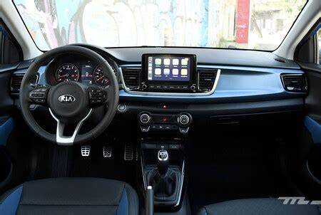 Interior Kia Rio 2021 pantalla central