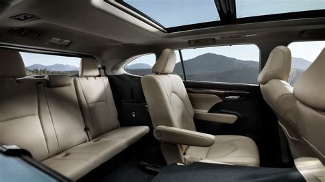 Interior Toyota Highlander con asientos plegados