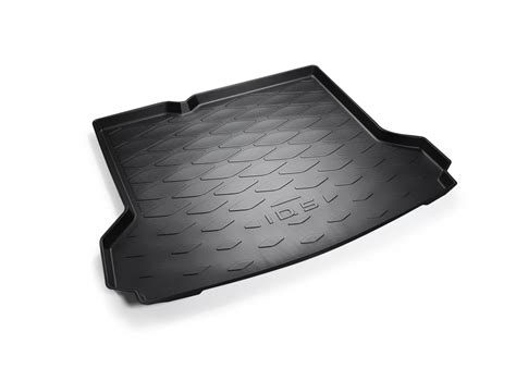 Detalle de la textura antideslizante de una bandeja de maletero