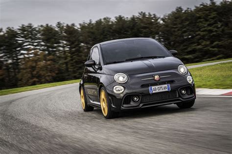 Detalle del motor T-Jet 1.4 del Abarth